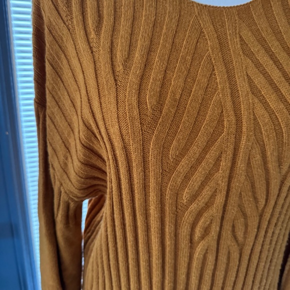 DG2 Sweater - Picture 2 of 5